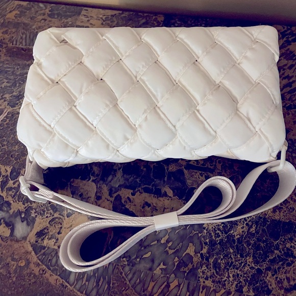 Live In Style Quilted Shoulder Bag - Picture 5 of 8